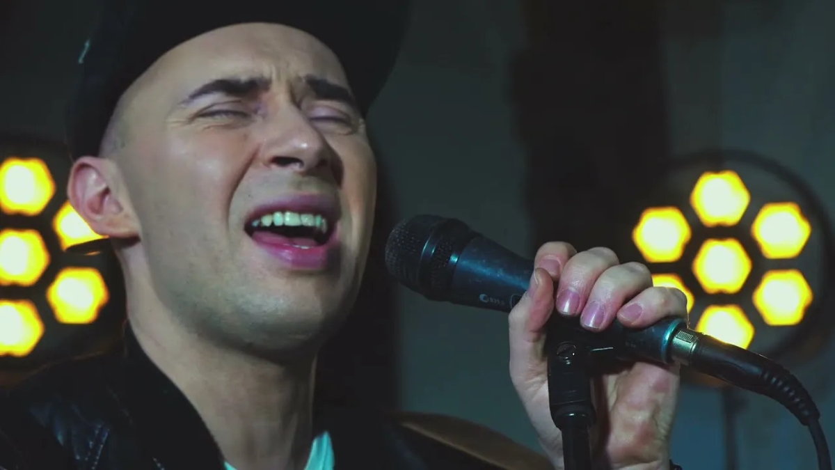 Czy słuchanie muzyki to grzech? Odkryj, co mówi religia o tym