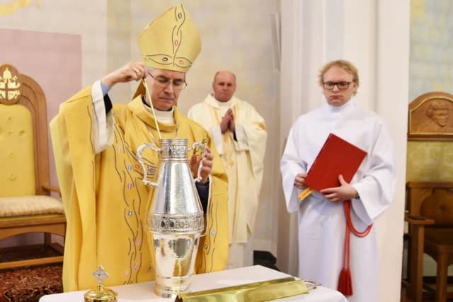 O której jest msza w wielki czwartek? Sprawdź godziny liturgii w parafii