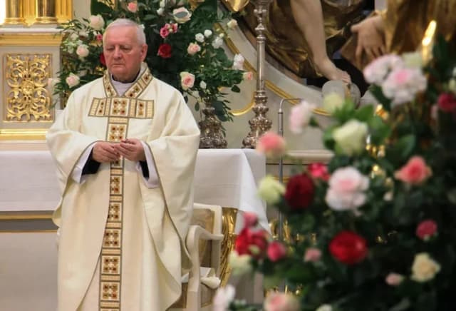 Kto może odprawiać mszę świętą? rola i obowiązki celebransa w liturgii Kto może odprawiać mszę świętą? rola i obowiązki celebransa w liturgii